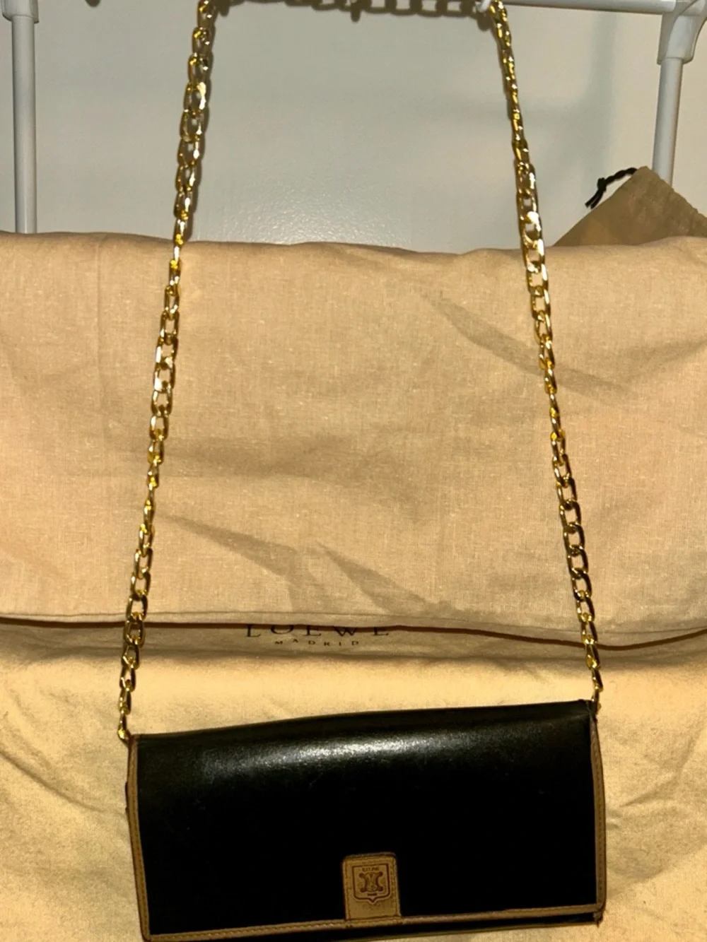 Vintage Celine Triomphe leather wallet with aftermarket chain - Picture 9 of 9